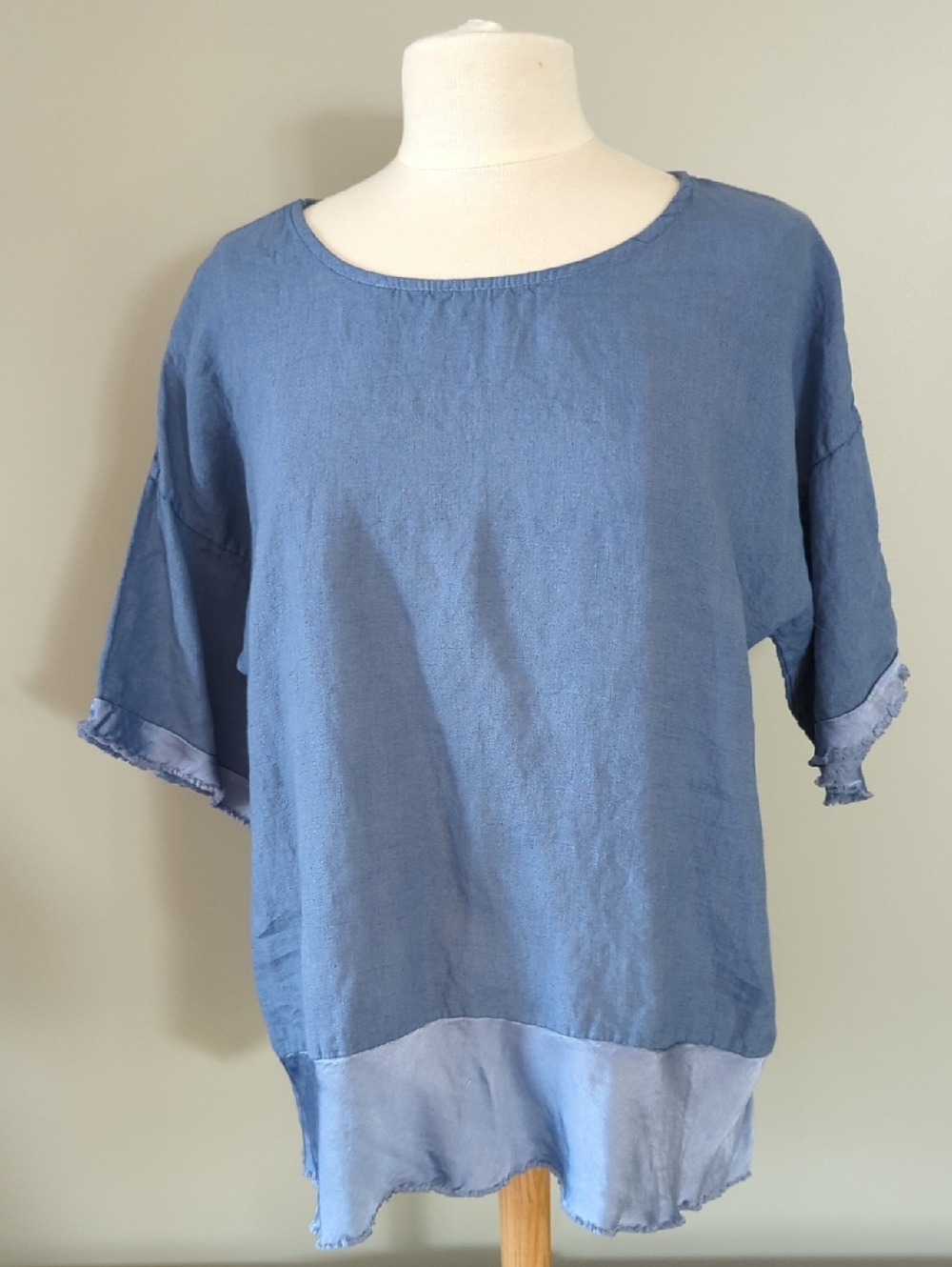 Terzo Millennio Blue 100% Linen Top With Short Sleeves.